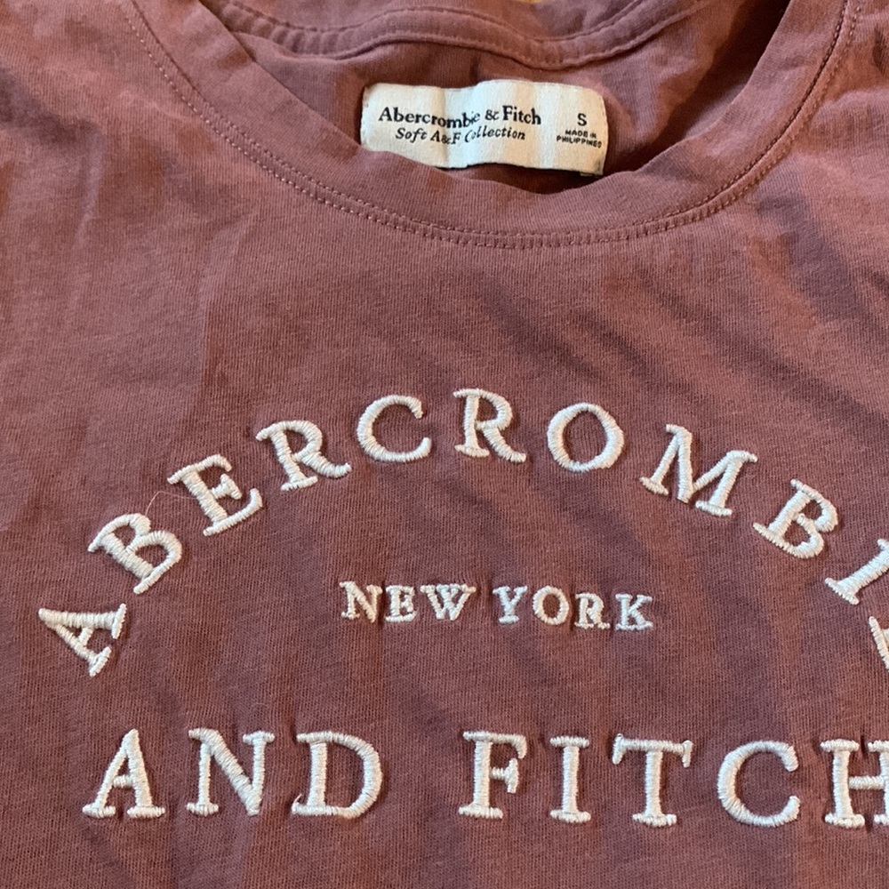 A&F size small.Color soft brown/light wine color rather than purple. - Picture 3 of 7